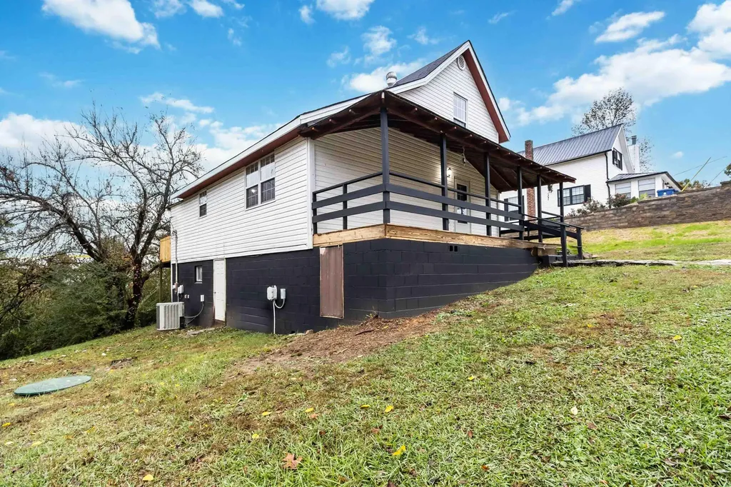 96 Kinne Street Stearns KY 42647