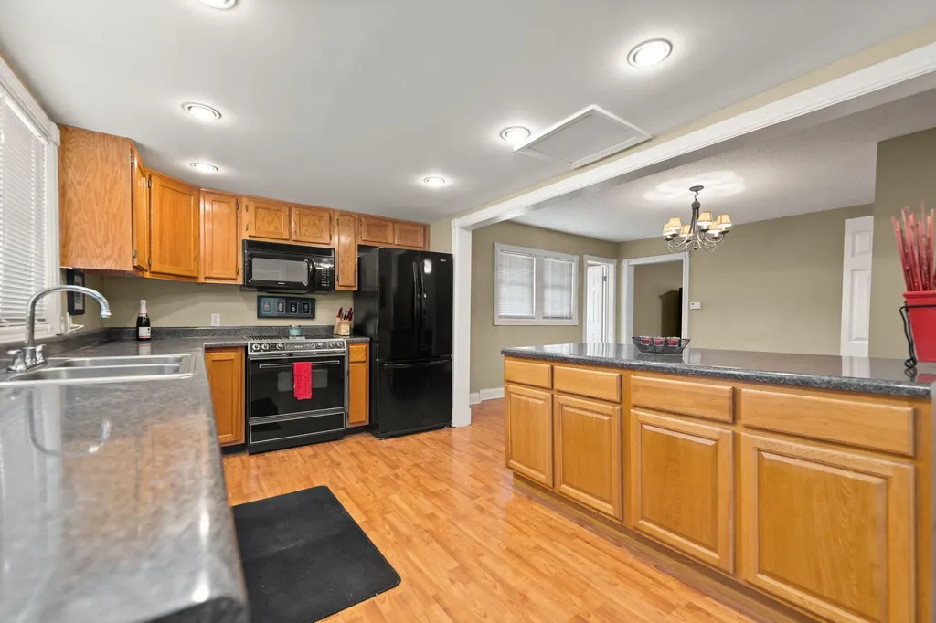 221 Earl Ross Road Stearns KY 42647