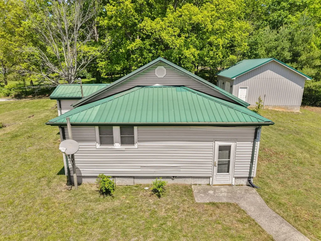 221 Earl Ross Road Stearns KY 42647