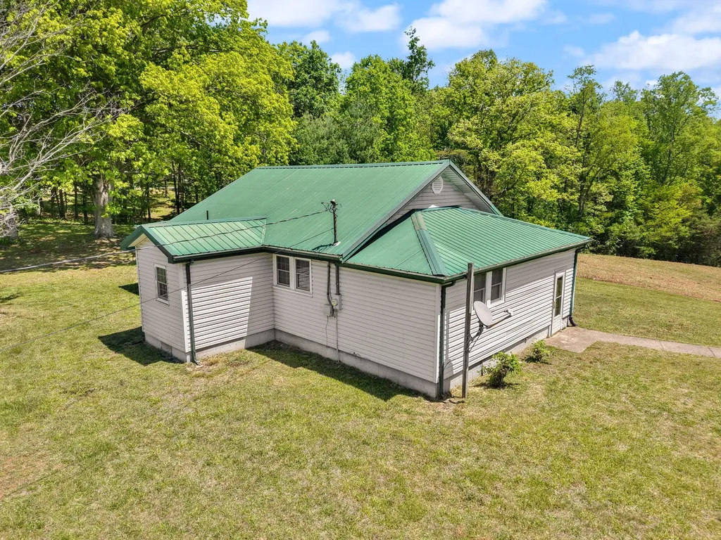 221 Earl Ross Road Stearns KY 42647