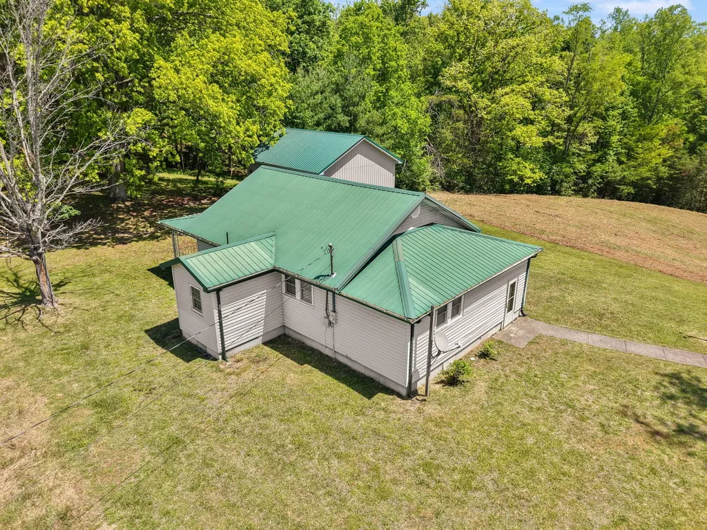 221 Earl Ross Road Stearns KY 42647