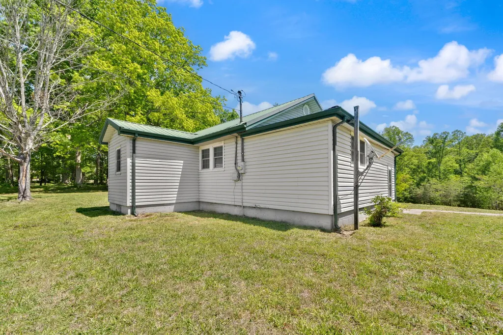 221 Earl Ross Road Stearns KY 42647
