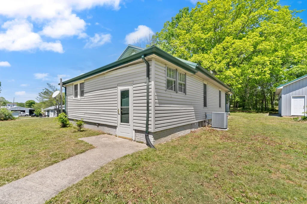 221 Earl Ross Road Stearns KY 42647