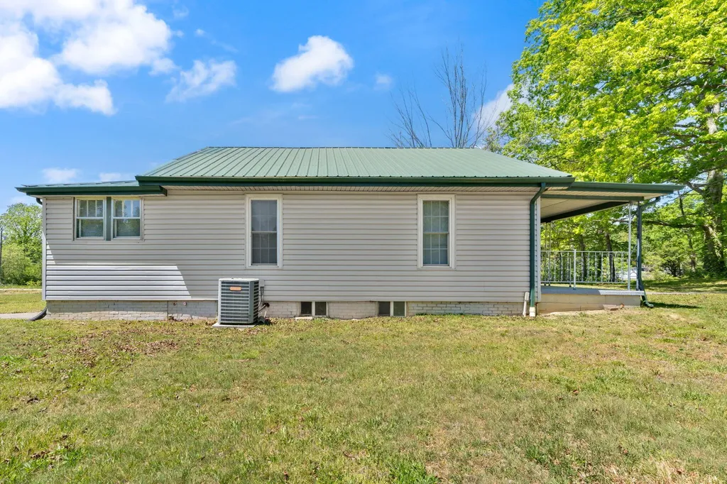 221 Earl Ross Road Stearns KY 42647
