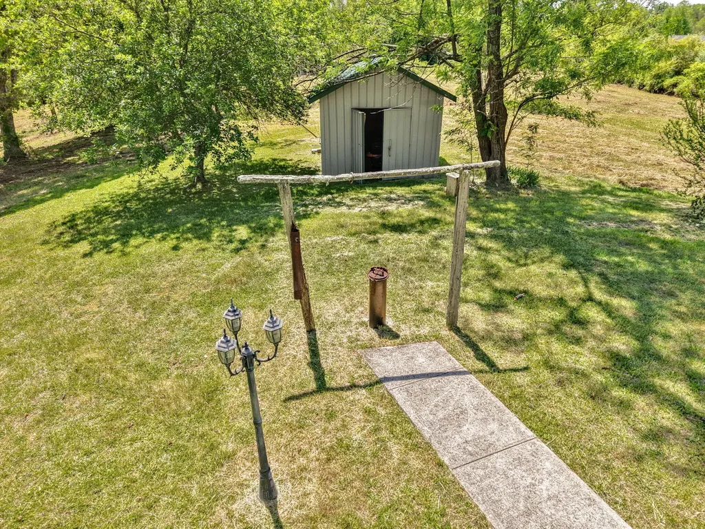 221 Earl Ross Road Stearns KY 42647