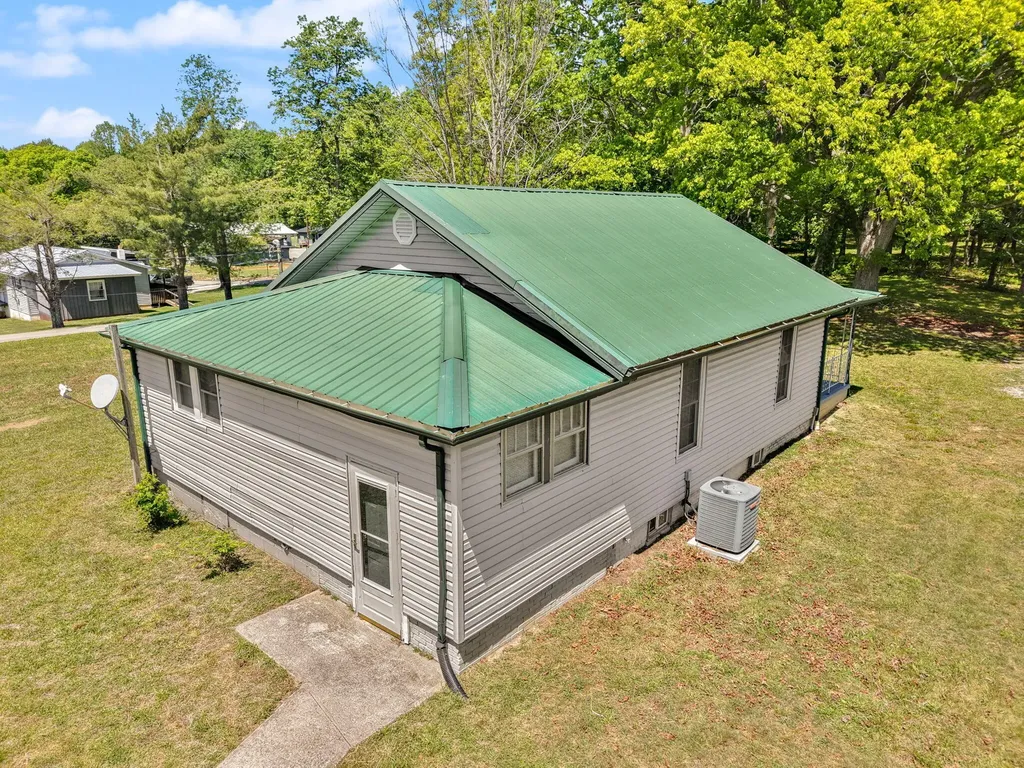221 Earl Ross Road Stearns KY 42647