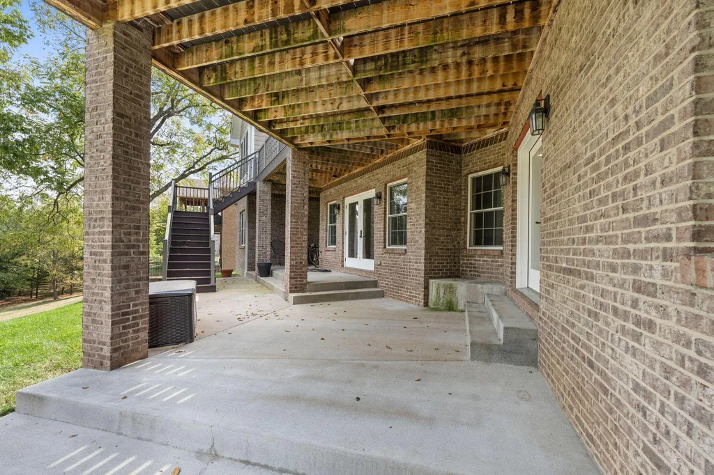 613 Old Coach Road Nicholasville KY 40356