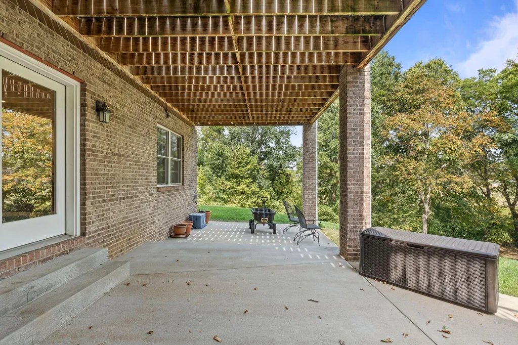 613 Old Coach Road Nicholasville KY 40356