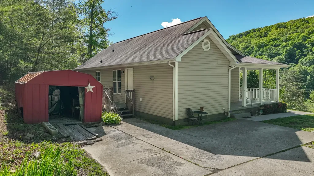 6111 N Wilderness Road Mt Vernon KY 40456