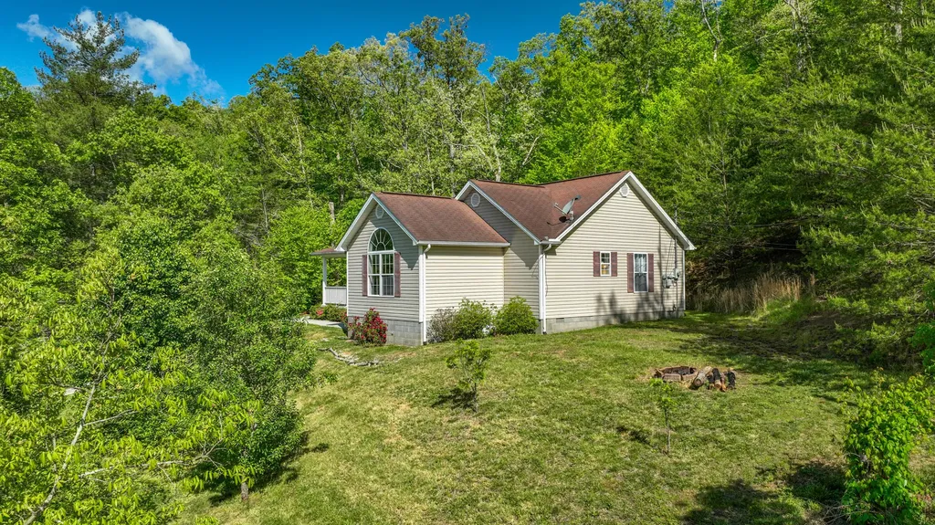 6111 N Wilderness Road Mt Vernon KY 40456