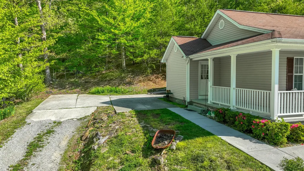 6111 N Wilderness Road Mt Vernon KY 40456