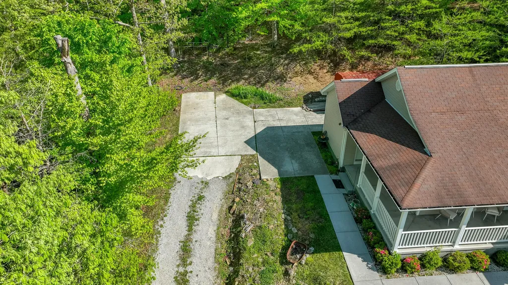 6111 N Wilderness Road Mt Vernon KY 40456