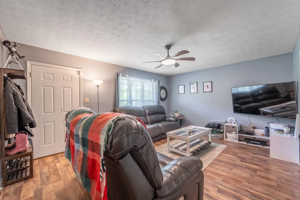 6111 N Wilderness Road Mt Vernon KY 40456