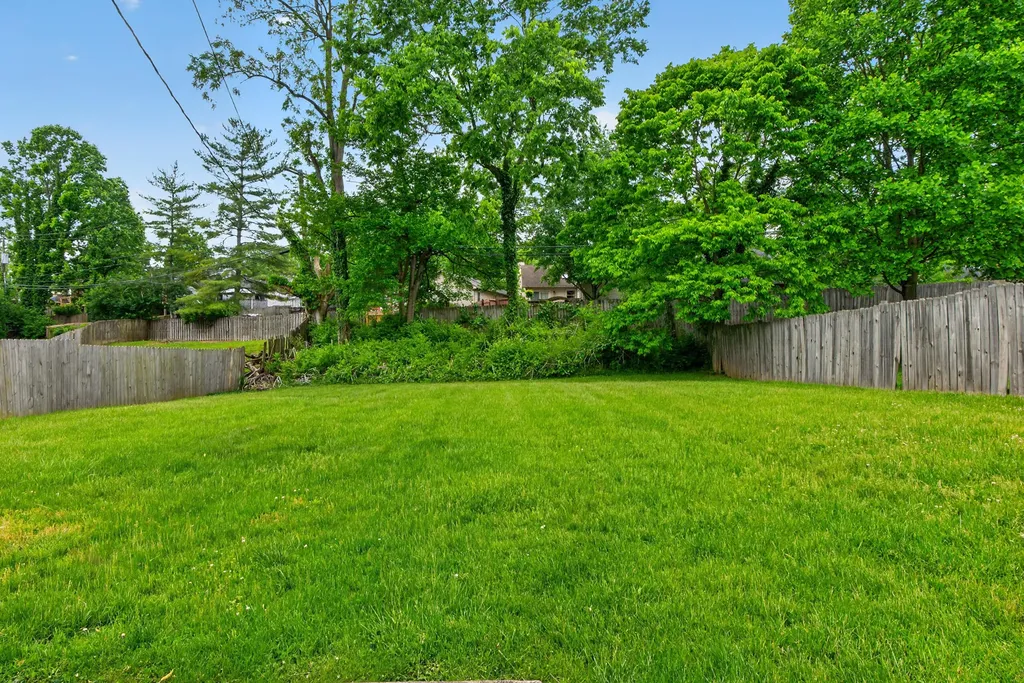 124 Manitoba Lane Lexington KY 40515