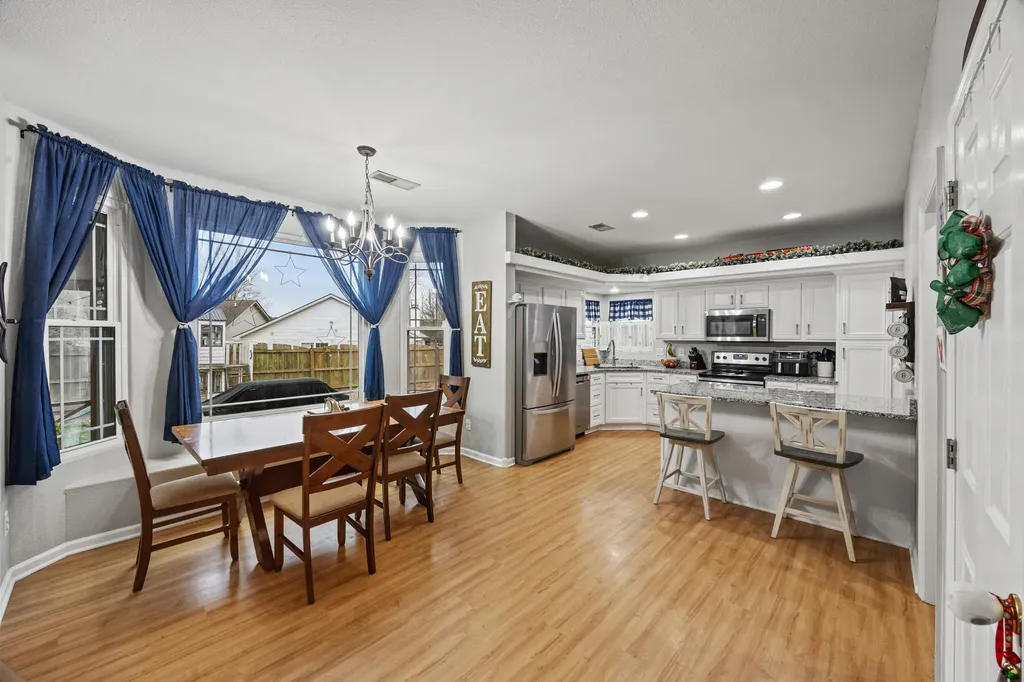 2704 Timber Oaks Lexington KY 40511