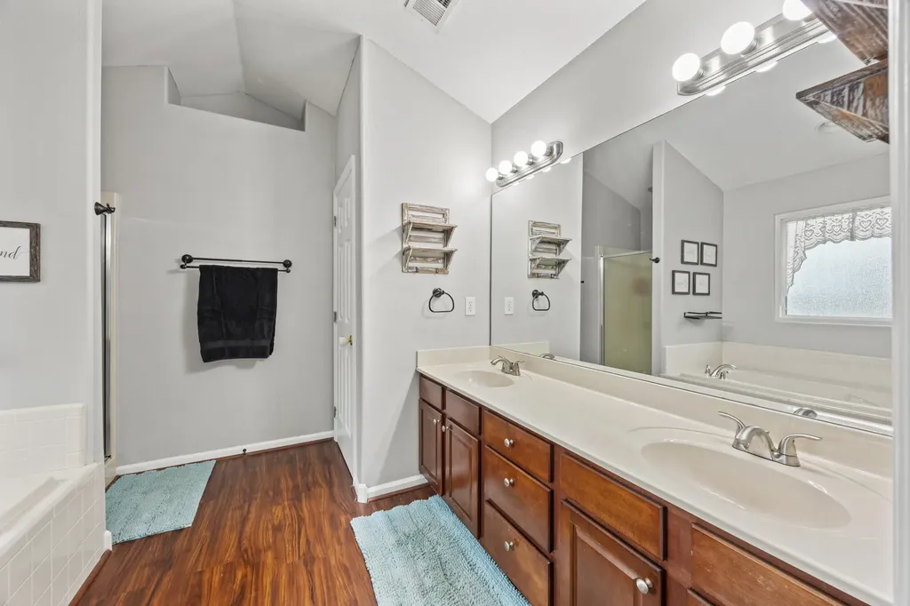 2704 Timber Oaks Lexington KY 40511
