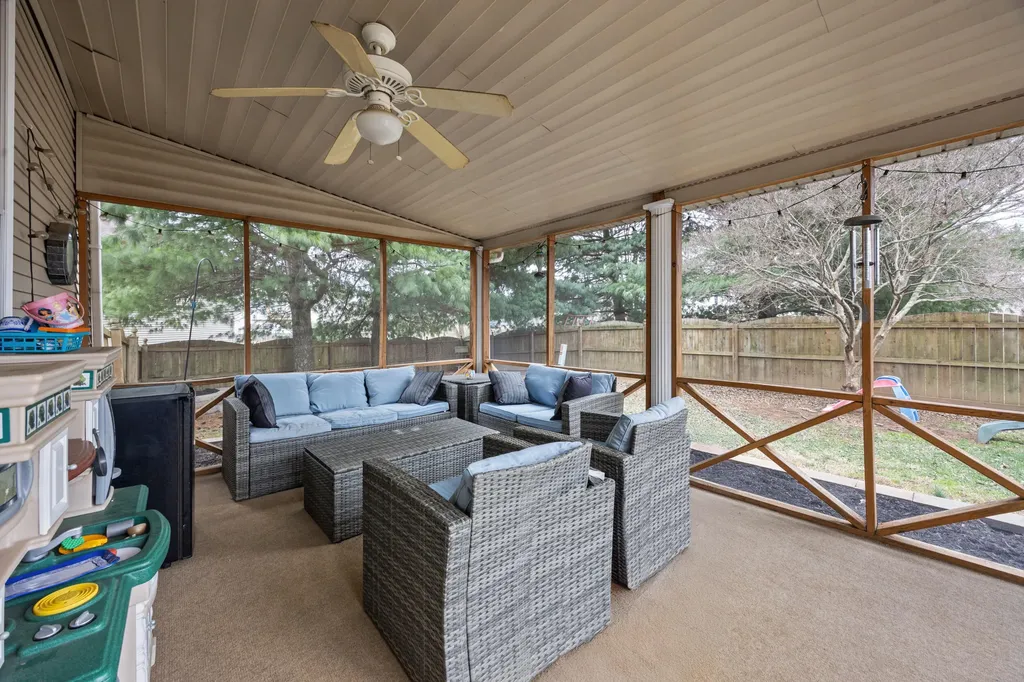 2704 Timber Oaks Lexington KY 40511