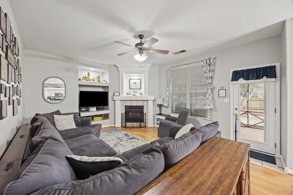 2704 Timber Oaks Lexington KY 40511