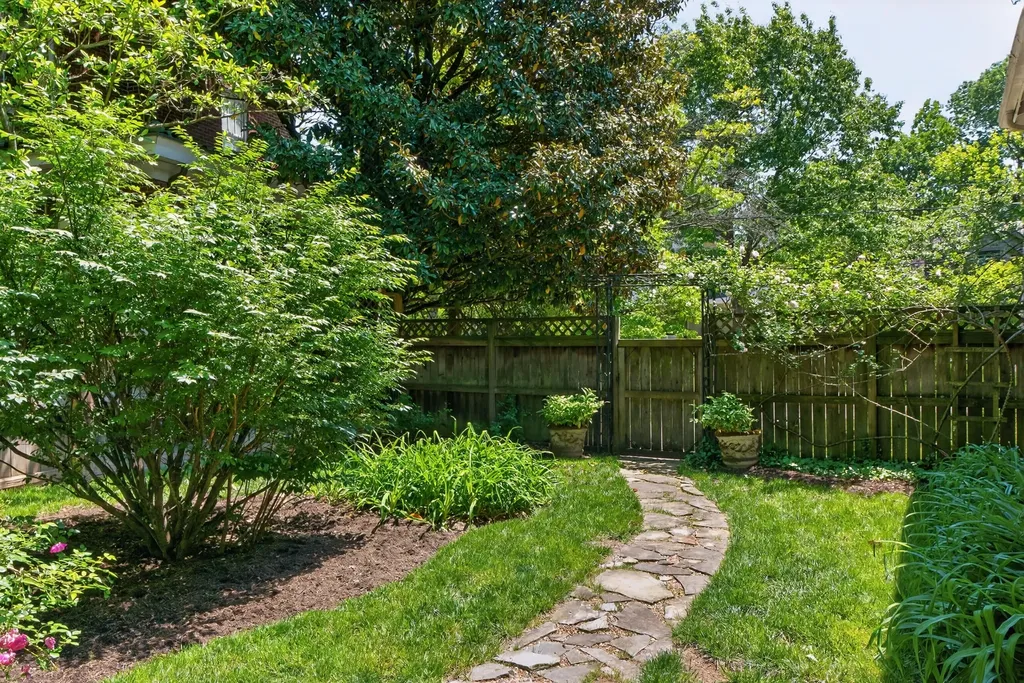 109 Irvine Road Lexington KY 40502