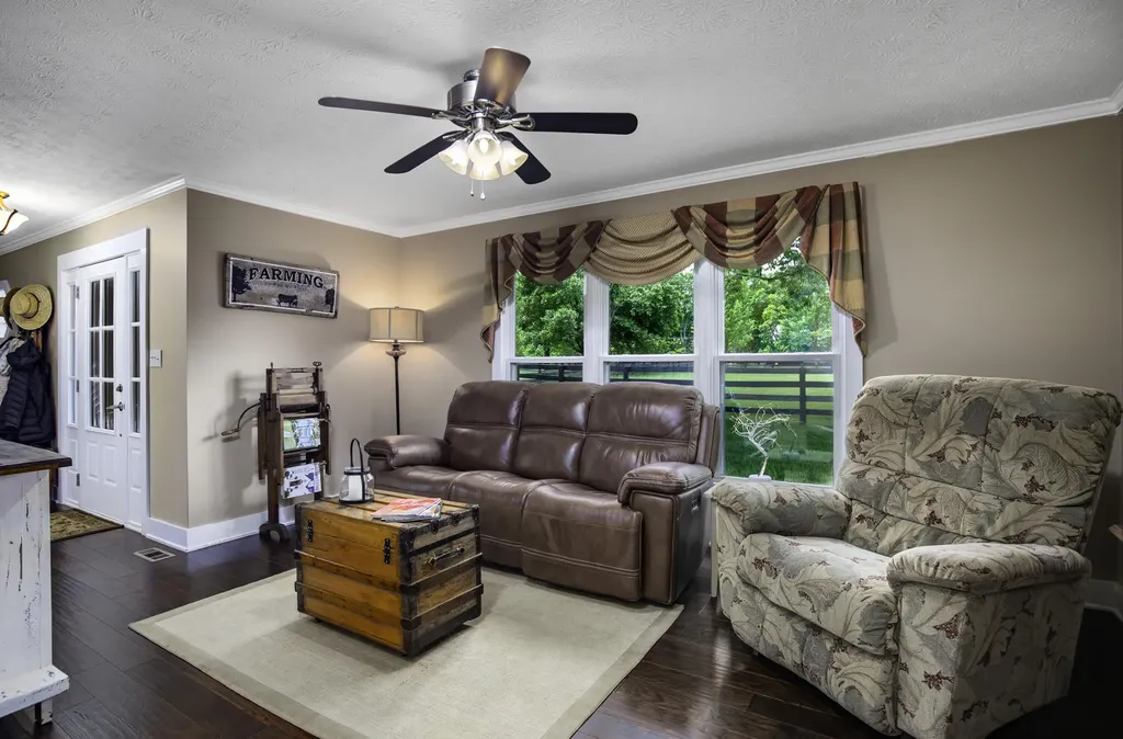 395 Cedar Lake Road Versailles KY 40383
