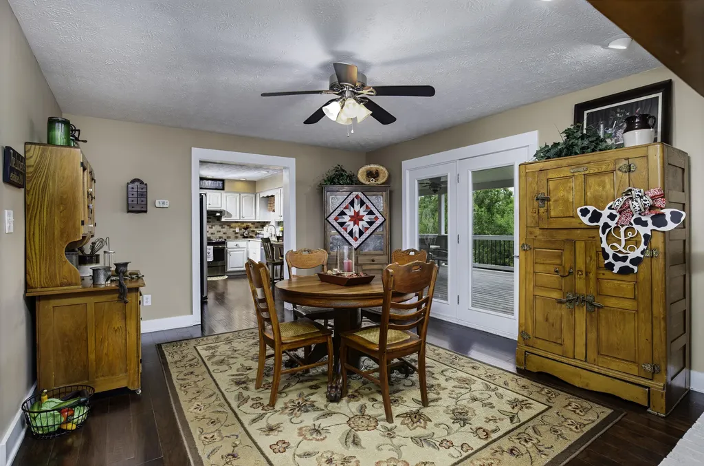 395 Cedar Lake Road Versailles KY 40383