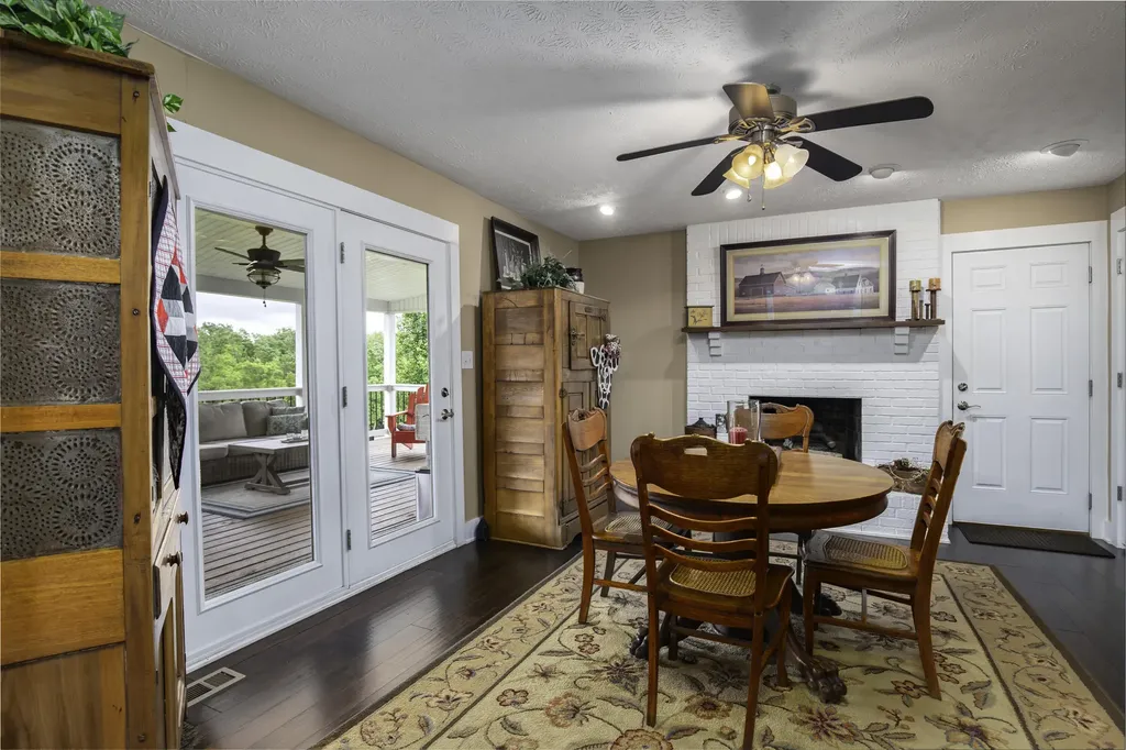 395 Cedar Lake Road Versailles KY 40383