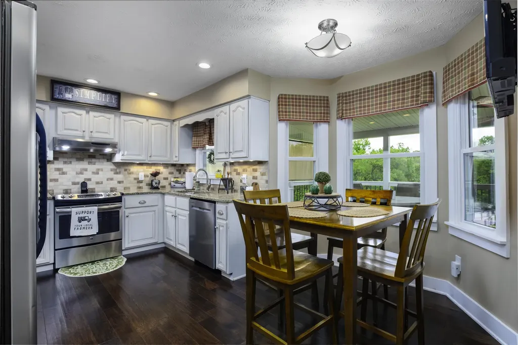 395 Cedar Lake Road Versailles KY 40383