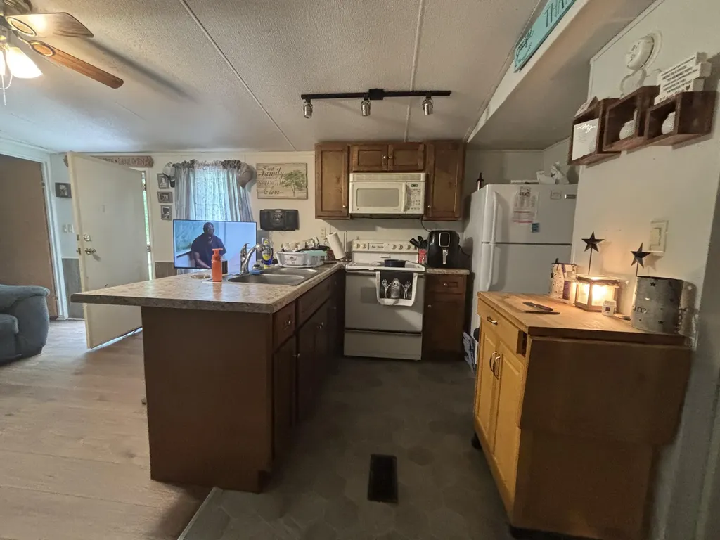 2172 Patty Ridge Road Dunnville KY 42528