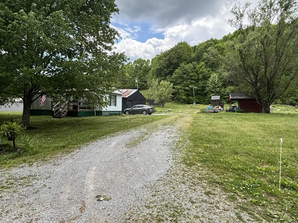 2172 Patty Ridge Road Dunnville KY 42528