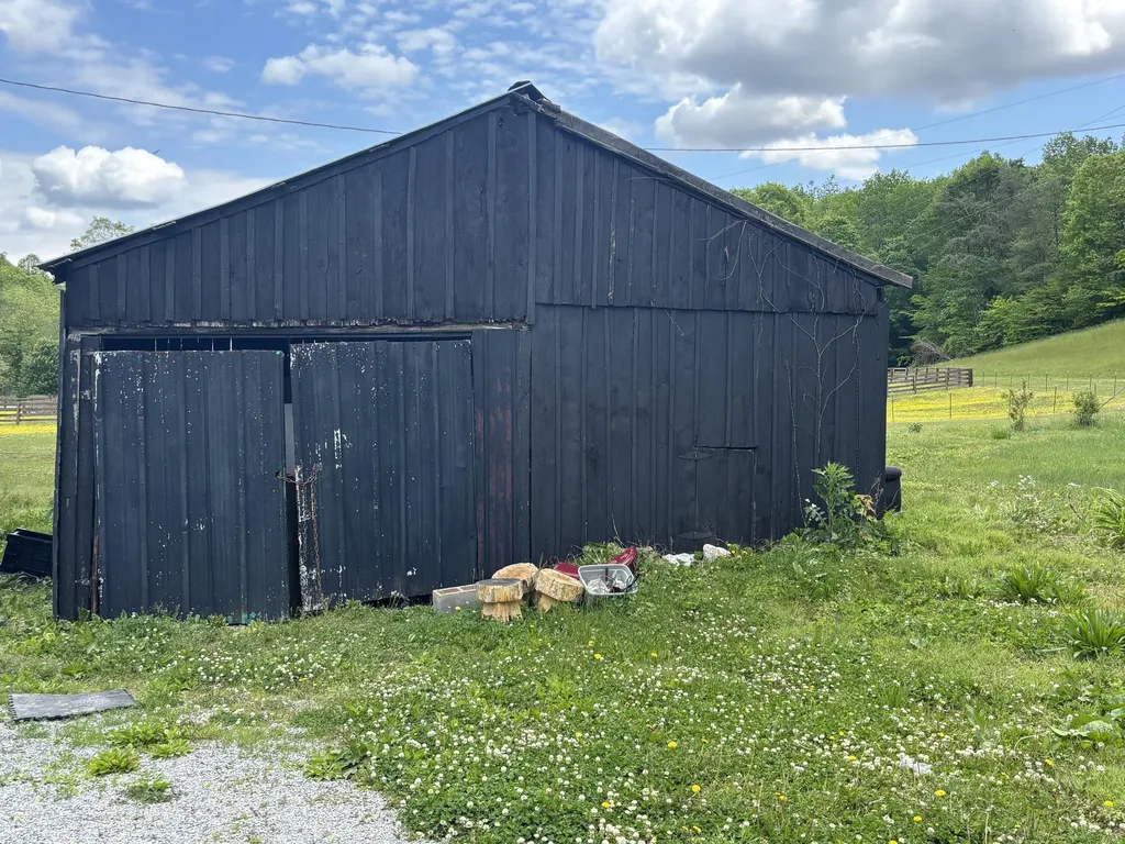 2172 Patty Ridge Road Dunnville KY 42528