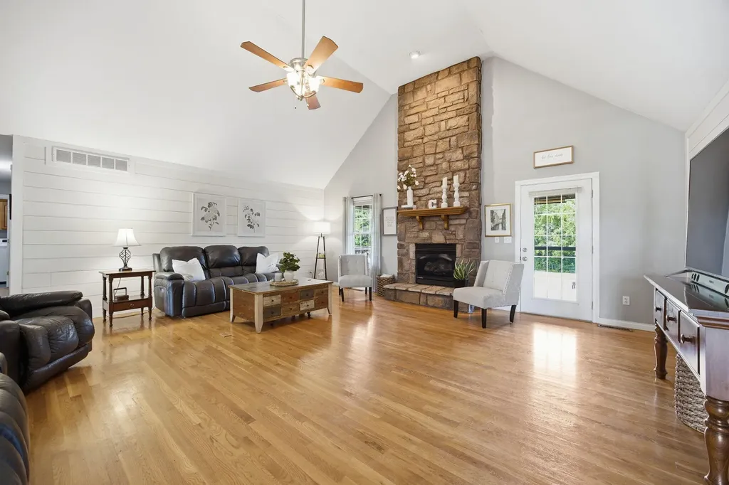 155 Clay Avenue Lancaster KY 40444