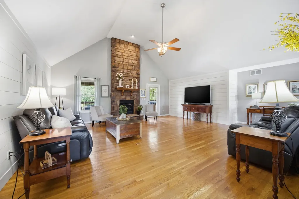 155 Clay Avenue Lancaster KY 40444