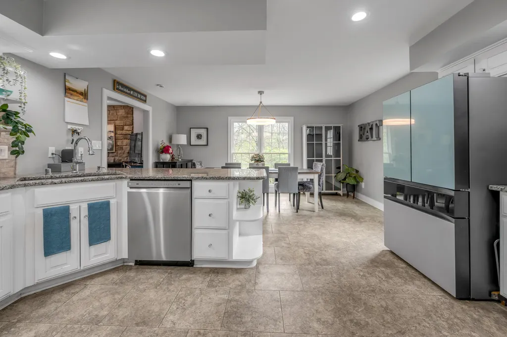 1070 Forest Lake Drive Lexington KY 40515