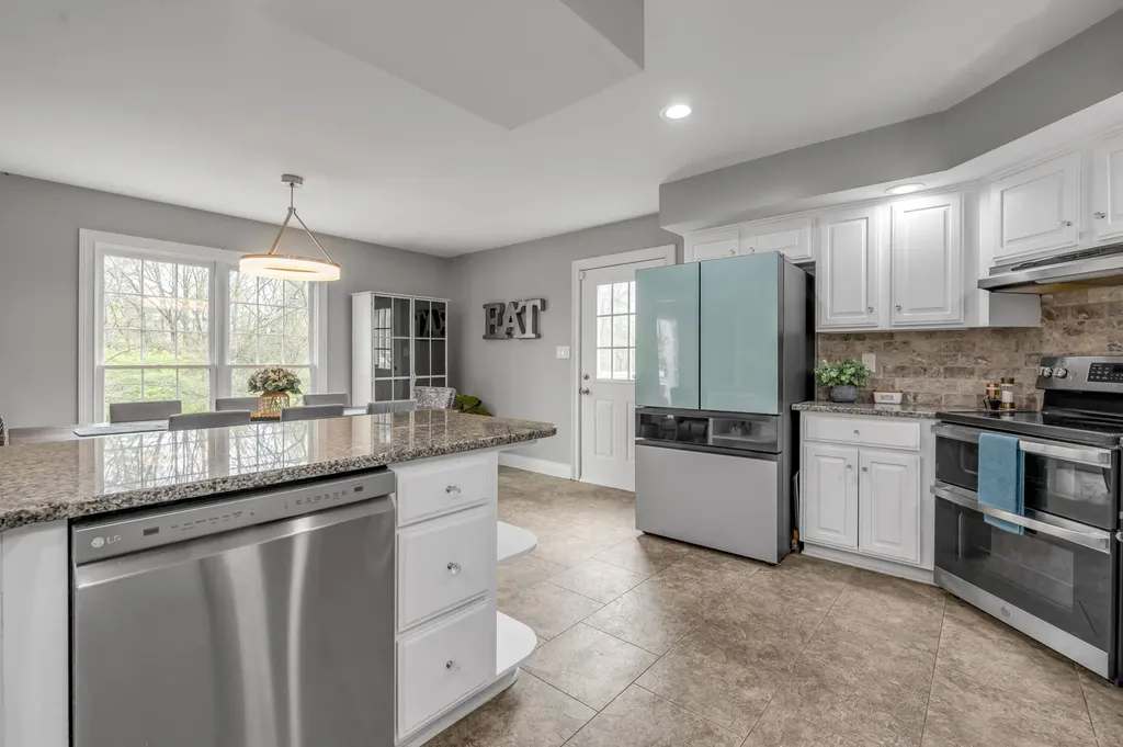 1070 Forest Lake Drive Lexington KY 40515