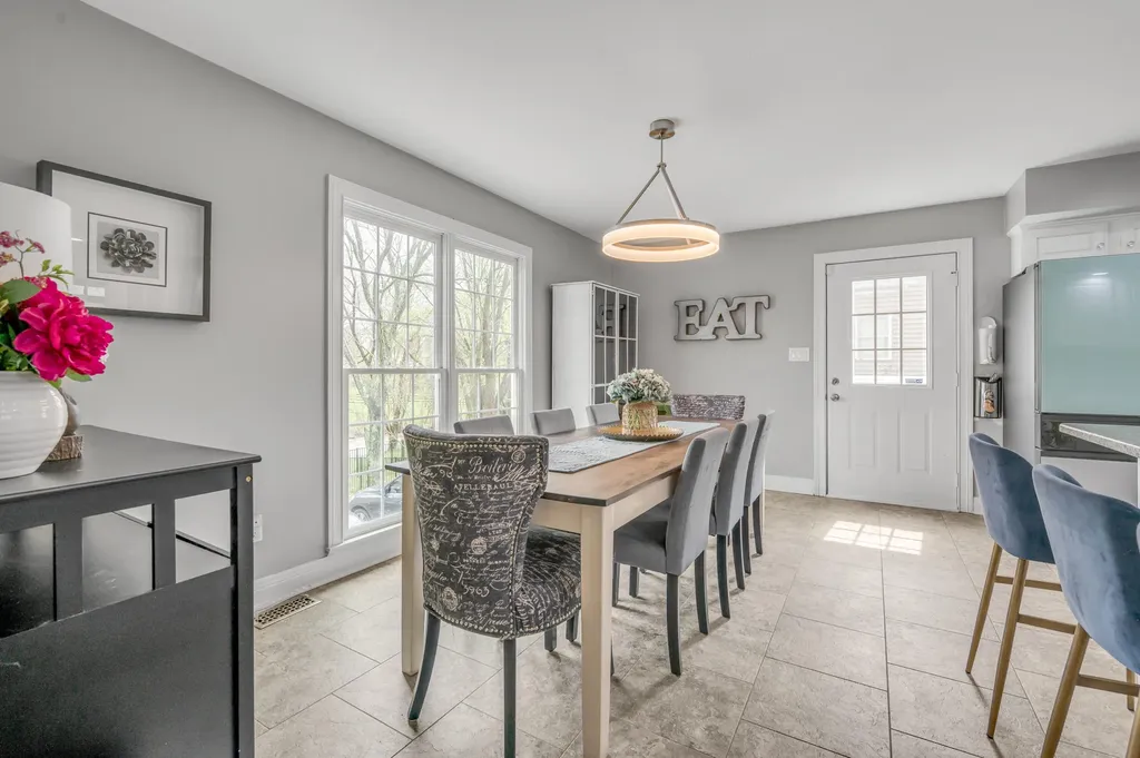 1070 Forest Lake Drive Lexington KY 40515