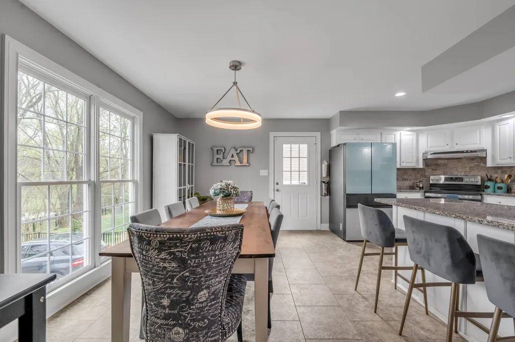 1070 Forest Lake Drive Lexington KY 40515