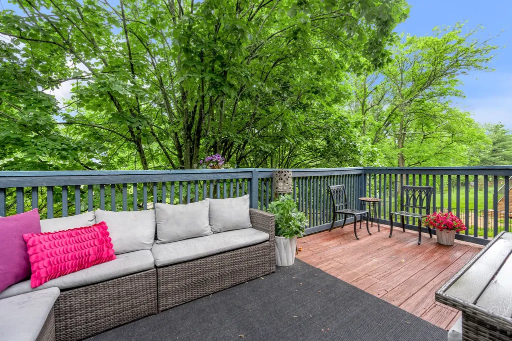 1070 Forest Lake Drive Lexington KY 40515