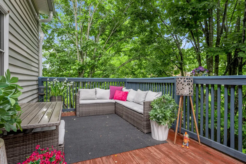 1070 Forest Lake Drive Lexington KY 40515