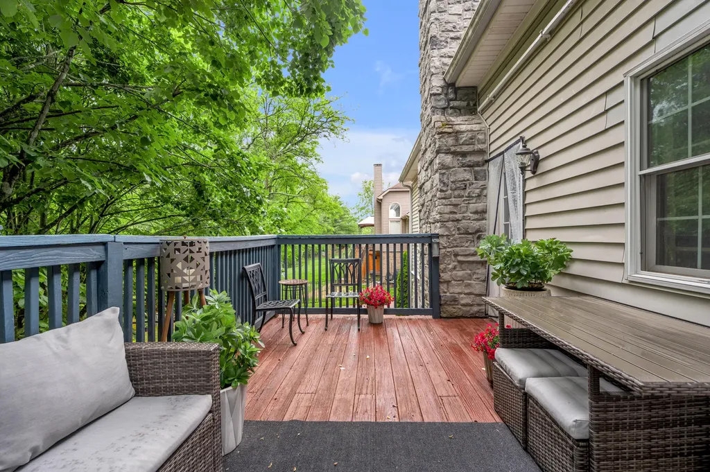 1070 Forest Lake Drive Lexington KY 40515
