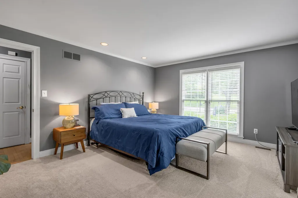 1070 Forest Lake Drive Lexington KY 40515