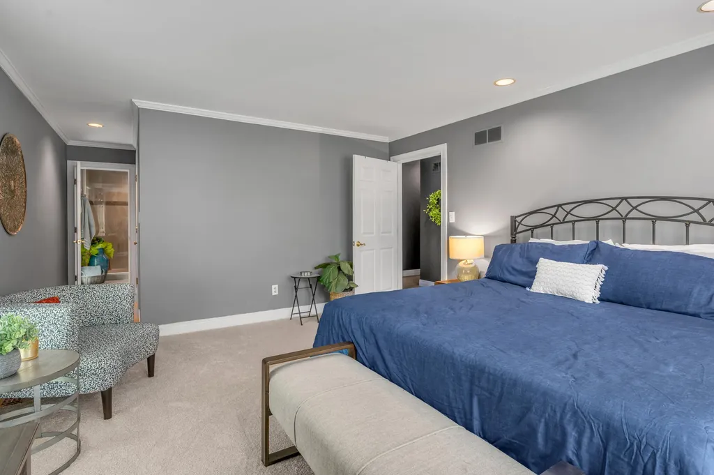1070 Forest Lake Drive Lexington KY 40515