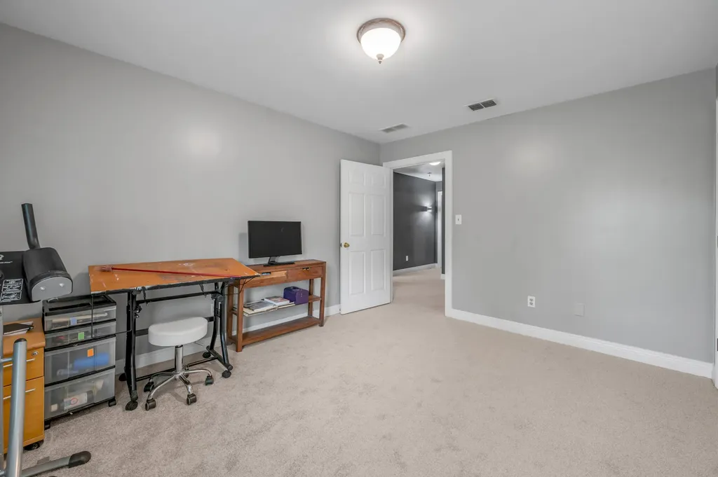 1070 Forest Lake Drive Lexington KY 40515