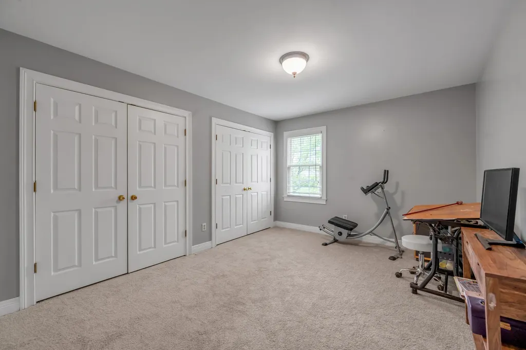 1070 Forest Lake Drive Lexington KY 40515