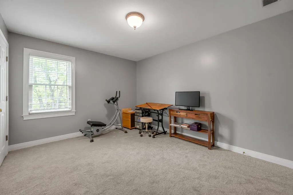 1070 Forest Lake Drive Lexington KY 40515