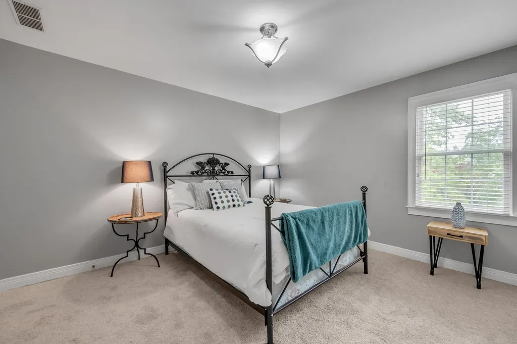 1070 Forest Lake Drive Lexington KY 40515