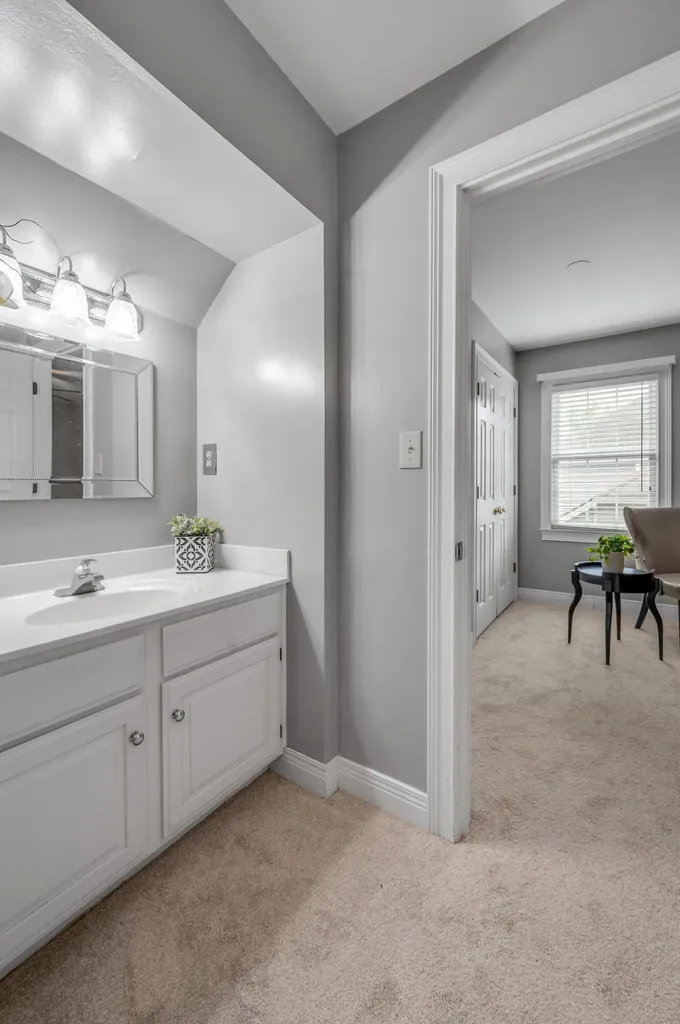 1070 Forest Lake Drive Lexington KY 40515