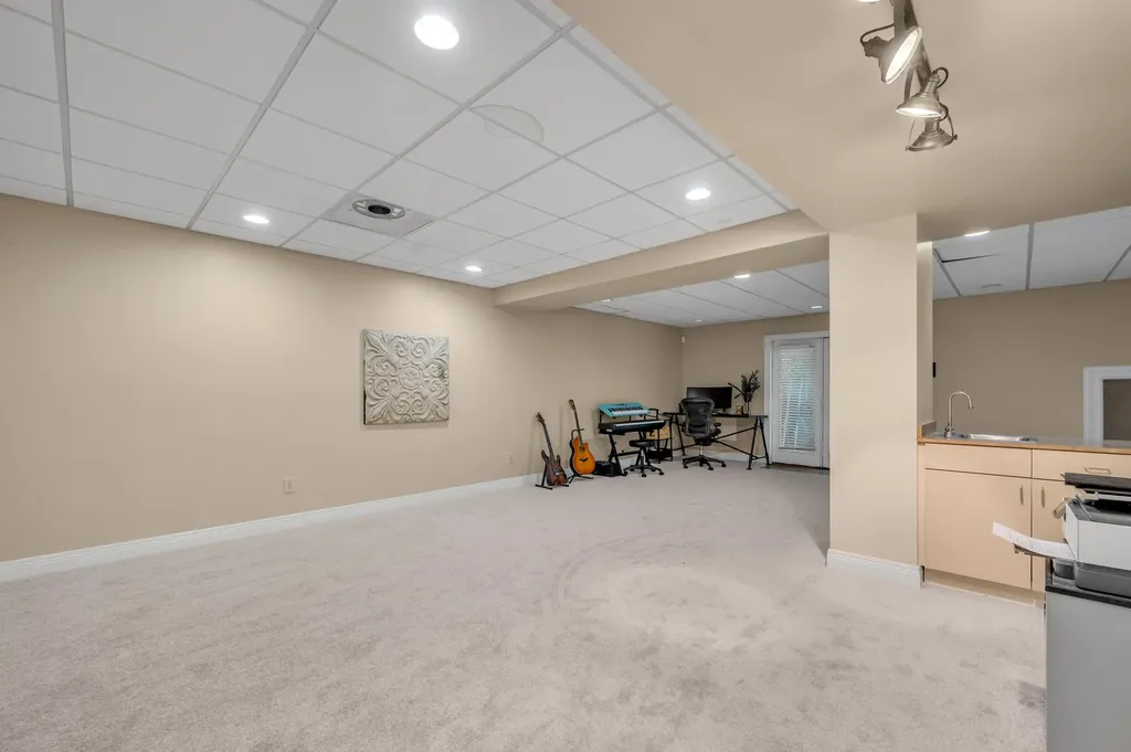 1070 Forest Lake Drive Lexington KY 40515