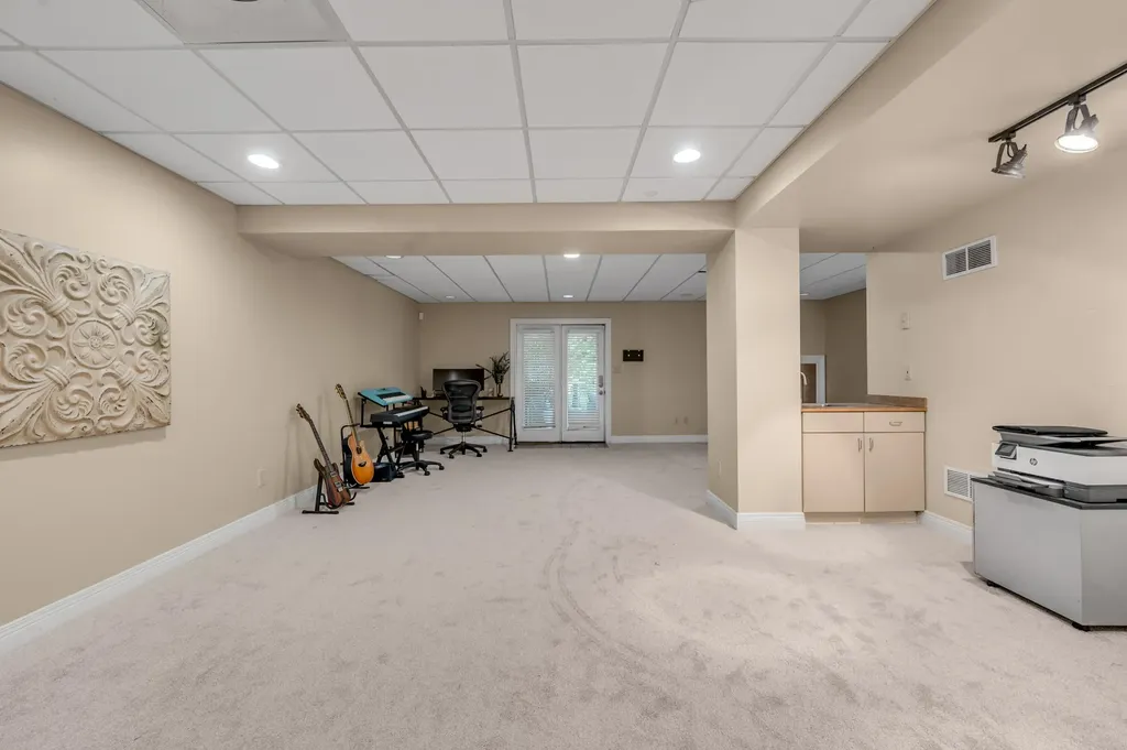 1070 Forest Lake Drive Lexington KY 40515