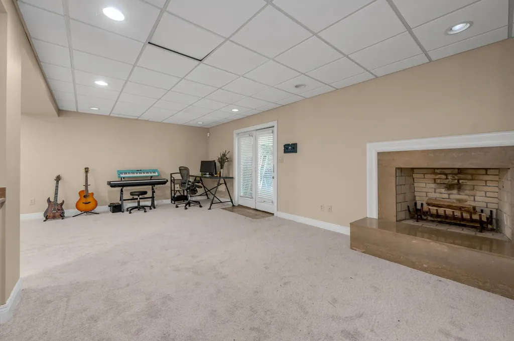 1070 Forest Lake Drive Lexington KY 40515