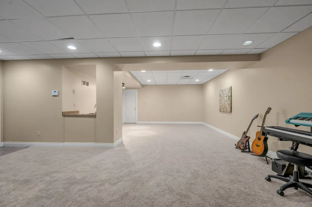 1070 Forest Lake Drive Lexington KY 40515